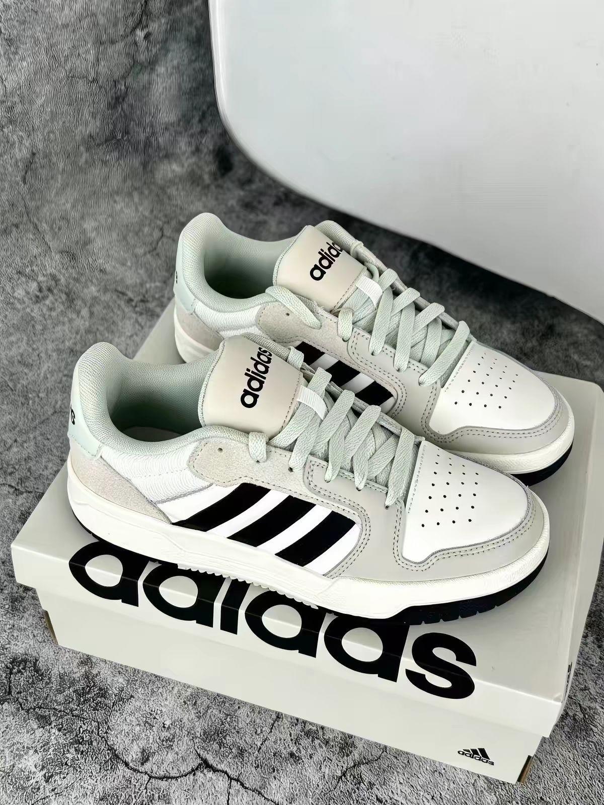 adidas低帮休闲板鞋|清爽配色通勤穿搭绝了